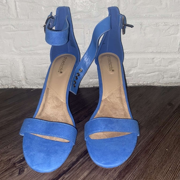 Shoes - Picture 2 of 3